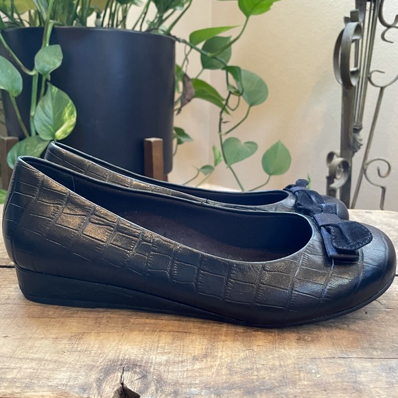 Black Vionic wedges size 9 - Picture 3 of 4